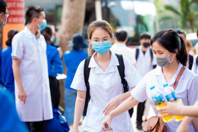 Nu sinh DH Ky thuat Y te Hai Duong tinh nguyen len Bac Giang chi vien-Hinh-3