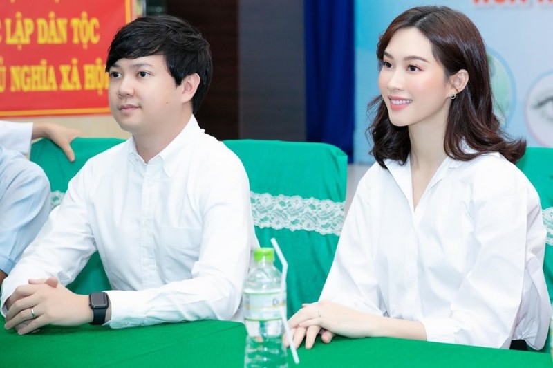 Dang Thu Thao tro tai cat toc cho ong xa, khang dinh dep hon o tiem-Hinh-2