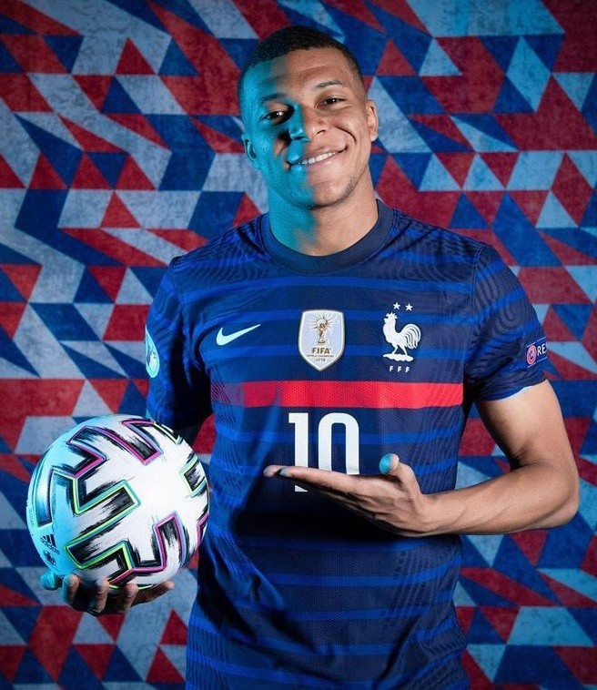 Tu nguoi mau goi cam den ban gai cau thu Kylian Mbappe-Hinh-2