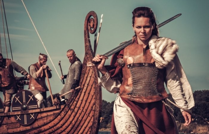 Phu nu Viking quyen uy khien canh may rau cung phai kieng ne