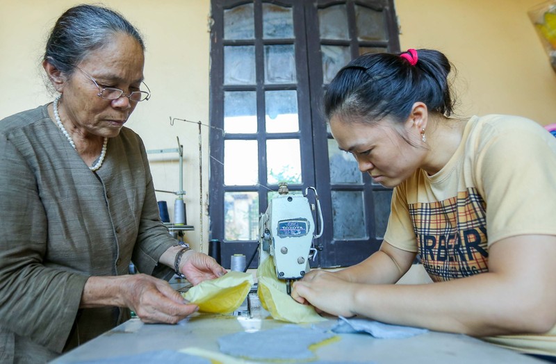 Doc dao cach lam khau trang do hang ngan con tam tu det-Hinh-14