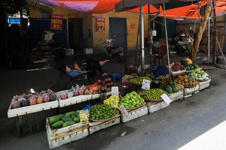 Cảnh tượng lạ chưa từng thấy tại “siêu chợ sinh viên” lớn nhất Hà Nội - 9