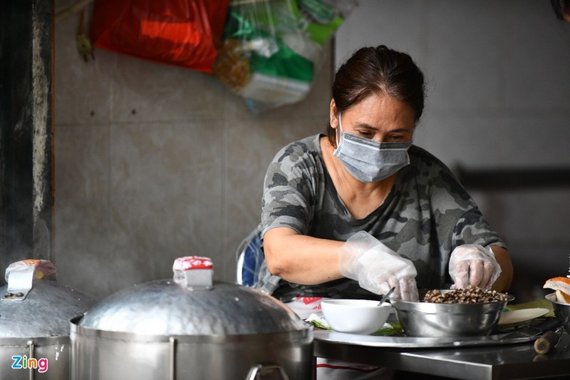 Hang banh cuon noi tieng ban hon 100 suat mang ve moi ngay-Hinh-4