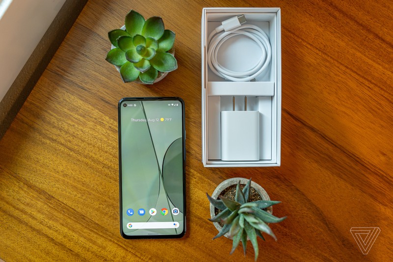 Google ra mat Pixel 5a co 5G, pin len den 2 ngay, gia 500 USD-Hinh-10