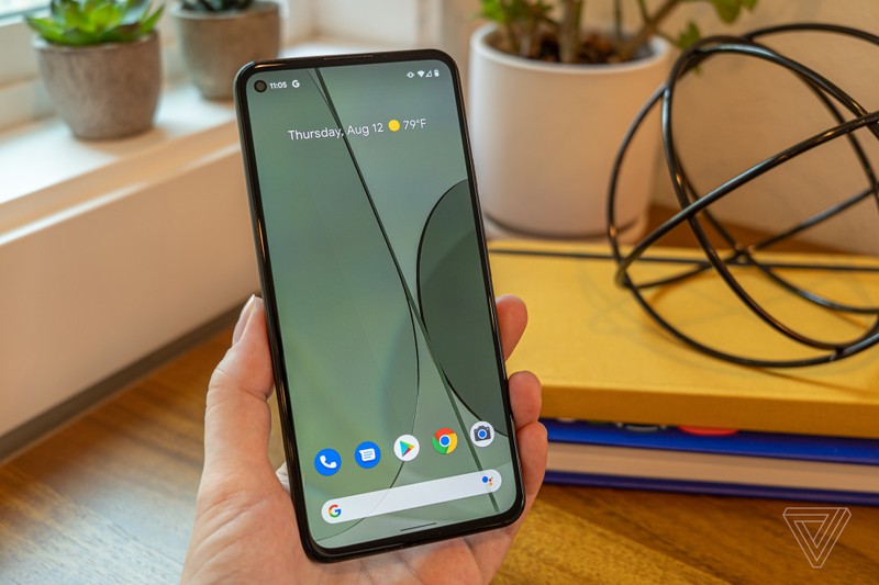 Google ra mat Pixel 5a co 5G, pin len den 2 ngay, gia 500 USD-Hinh-2