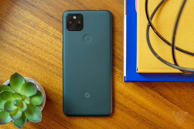 Google ra mat Pixel 5a co 5G, pin len den 2 ngay, gia 500 USD