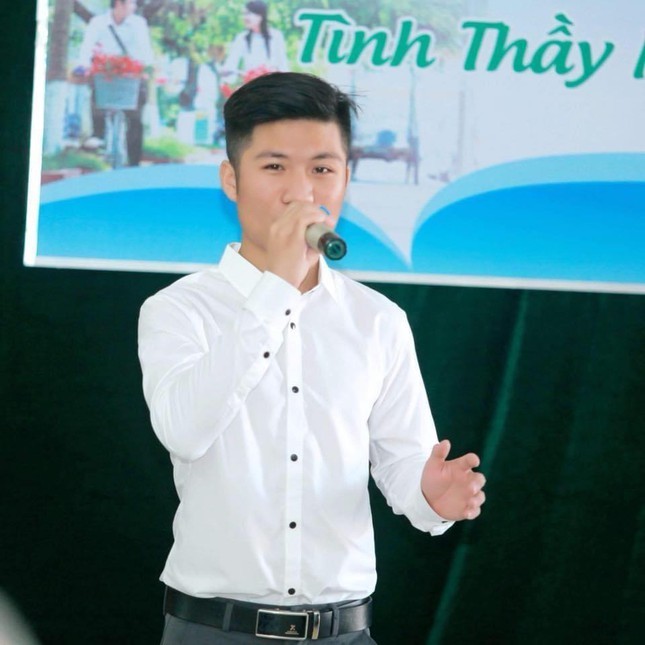 Nam sinh xu Nghe la Dang vien hoc hai truong de phat trien ban than-Hinh-3