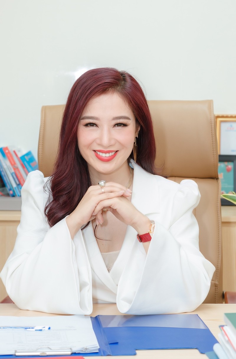 Hoa khoi Thu Huong 21 tuoi lam CEO, lay chong dai gia gio ra sao?-Hinh-3