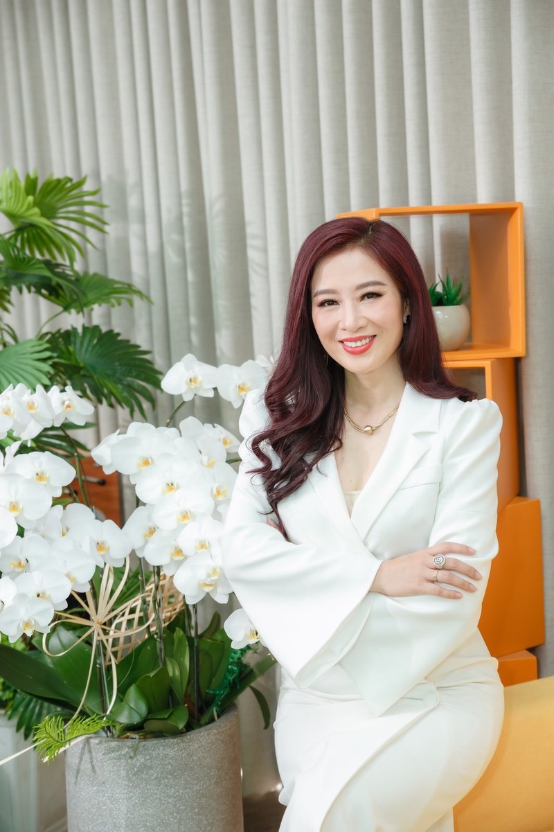 Hoa khoi Thu Huong 21 tuoi lam CEO, lay chong dai gia gio ra sao?-Hinh-4