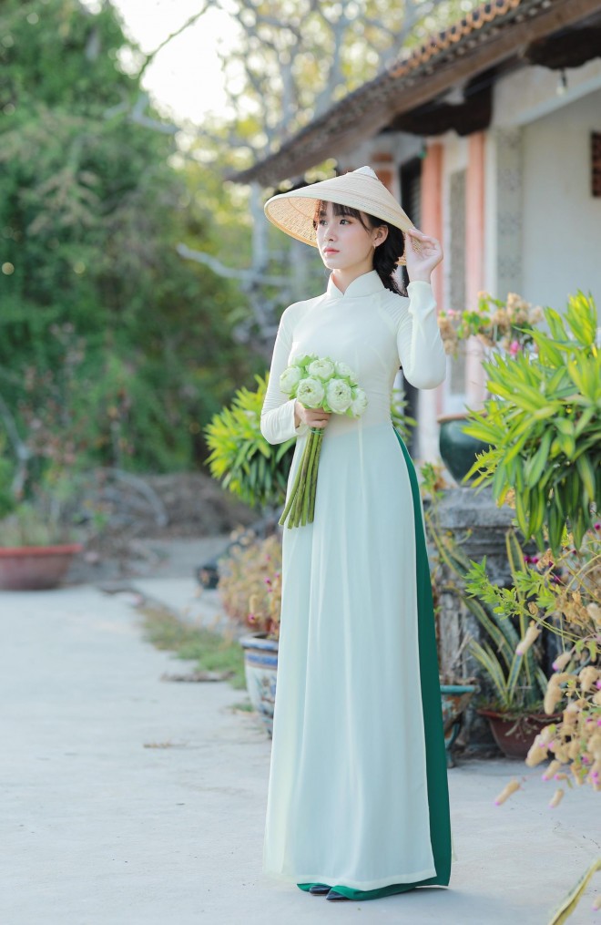 Nu sinh 10X hanh phuc moi khi dien ao dai truyen thong Viet Nam-Hinh-4