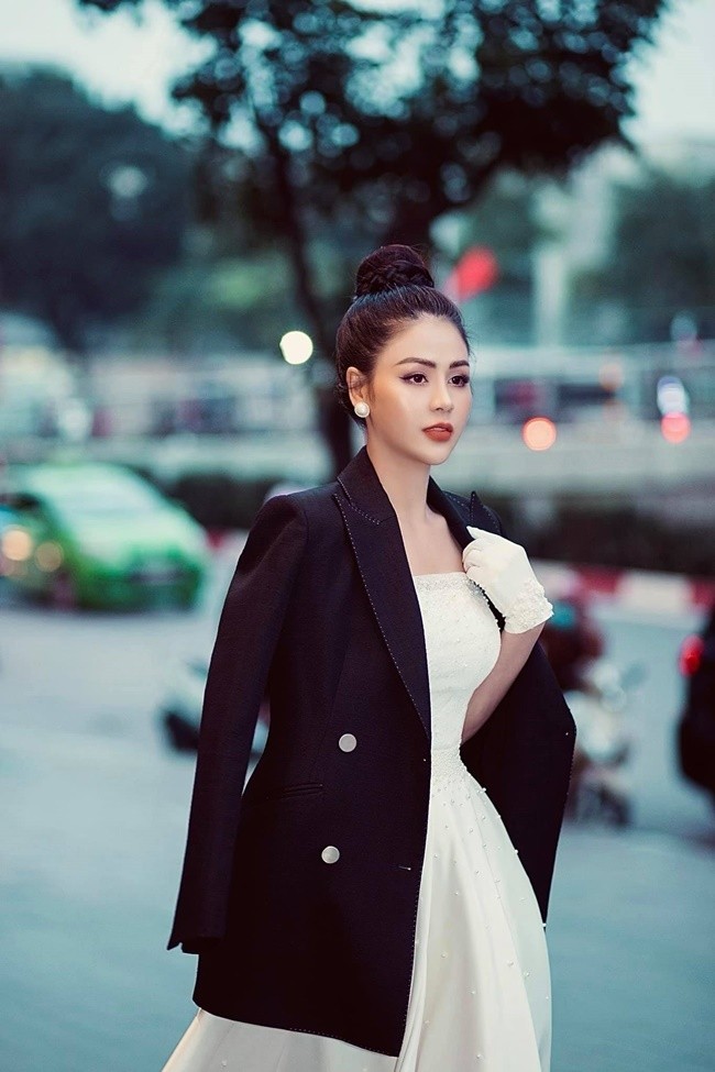 Luong Thu Trang sexy ngoai doi-Hinh-4