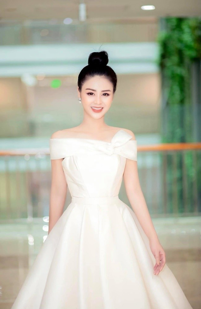 Luong Thu Trang sexy ngoai doi-Hinh-7