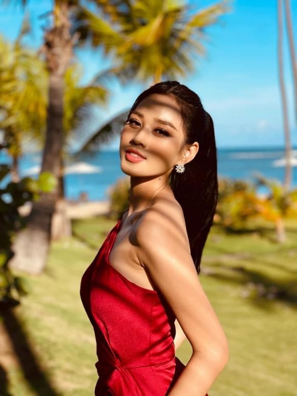 Hoa hau Do Thi Ha dem ca vali do an vat den tai Miss World 2021