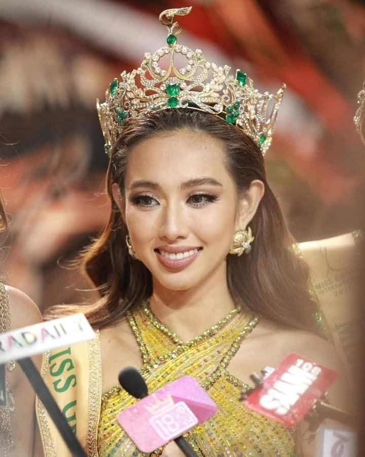 Tan Miss Grand Thuy Tien va tan Miss Universe: Ai dep hon?-Hinh-13