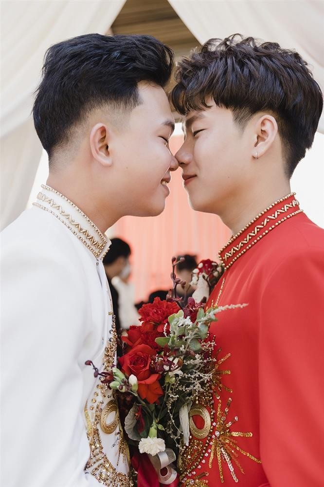 Chuyen tinh cap LGBT nam: Yeu nhau tu cu tat luc uong say-Hinh-9