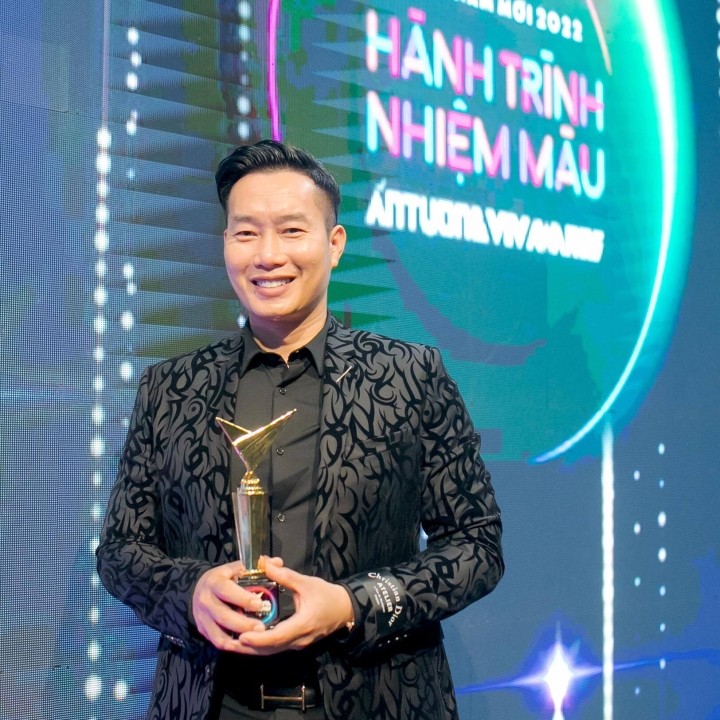 Hon nhan vien man cua MC Hoa Thanh Tung-Hinh-5