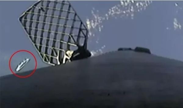 “Dia bay” bi an xuat hien trong doan livestream cua cong ty SpaceX