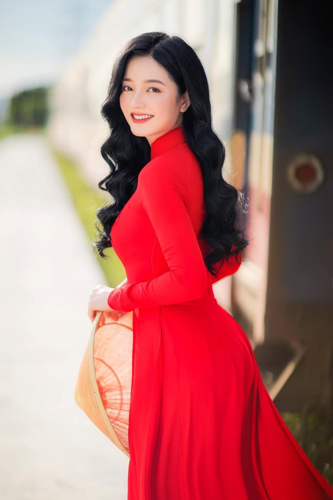 Co gai mac ao dai dep nhu Mai Phuong Thuy-Hinh-18