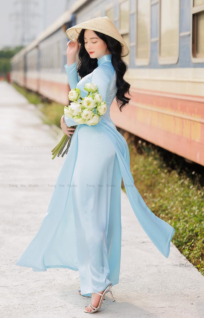 Co gai mac ao dai dep nhu Mai Phuong Thuy-Hinh-9