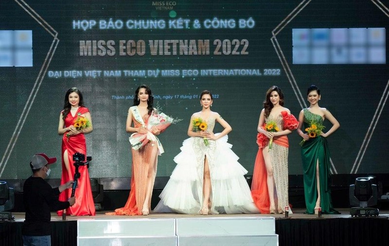 Vuong mien Miss Eco Vietnam 2022 bi nghi hang cho gia 600 nghin-Hinh-5