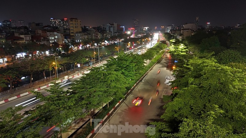 Nhung con duong rop bong cay xanh giua ngay he ‘do lua’ tai Ha Noi-Hinh-14