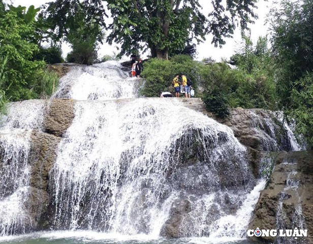 Ve dep day tho mong cua thac Trang o Hoa Binh-Hinh-9