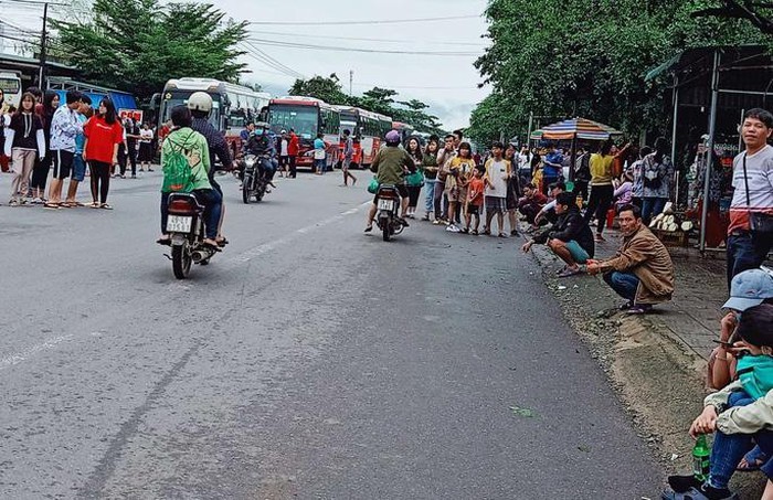 Giao thong te liet vi sat lo nghiem trong o deo Bao Loc