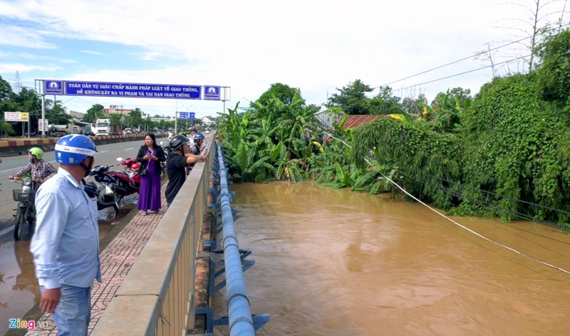 Lu dang cao dot ngot, hang tram nguoi dan Binh Phuoc so tan gap-Hinh-3