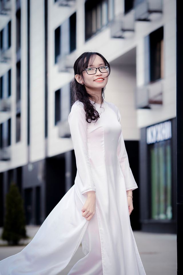 Du hoc sinh Viet tai LB Nga khoe duyen dang ao dai-Hinh-6