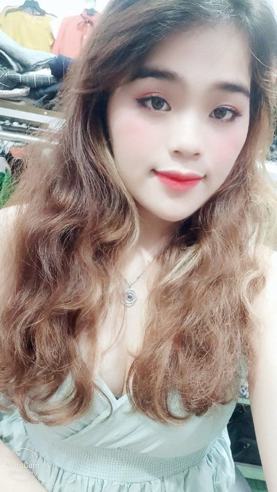 Thanh sun Ngan Thao gay tranh cai khi mac do ho hang livestream-Hinh-6