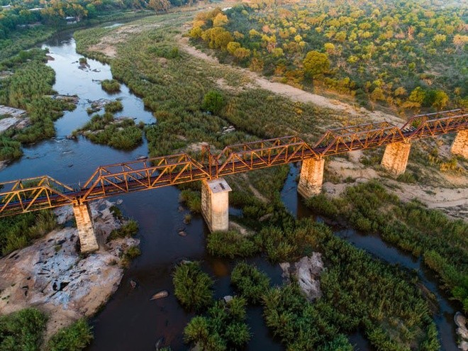 Khach san xa xi nam tren duong ray