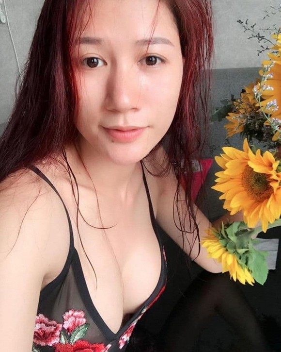 Trang Tran om nguc, vach bung chui ke che vong 1 