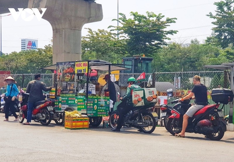 Ban nuoc ep, sinh to via he thu tien trieu trong ngay nang nong-Hinh-2