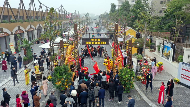 Khong khi cho Tet xua - nay tai pho di bo Ha Noi