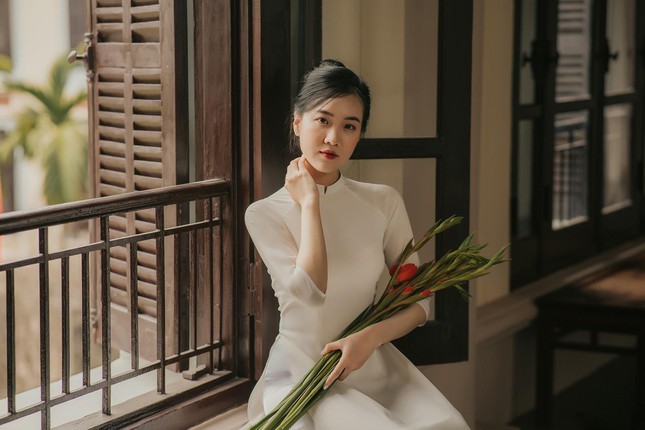 Nu sinh DH Y Ha Noi thuot tha trong ta ao dai-Hinh-8