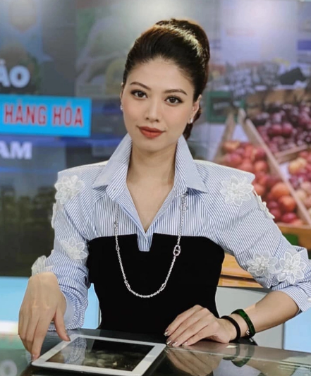 Style cong so 2 BTV VTV: Mai Ngoc thanh lich, Ngoc Trinh sang chanh-Hinh-6