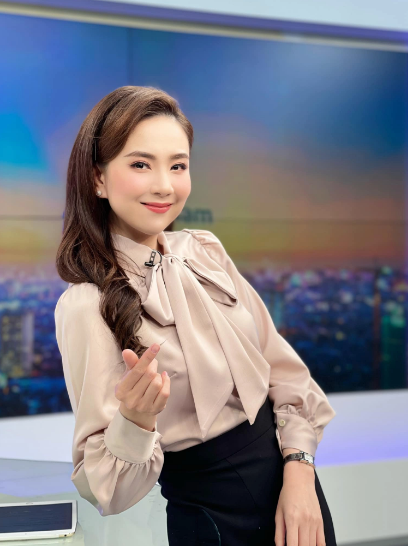 Style cong so 2 BTV VTV: Mai Ngoc thanh lich, Ngoc Trinh sang chanh