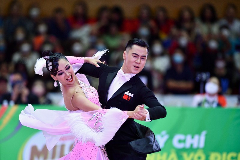 Co gai tre nhat cua tuyen dancesport Viet Nam