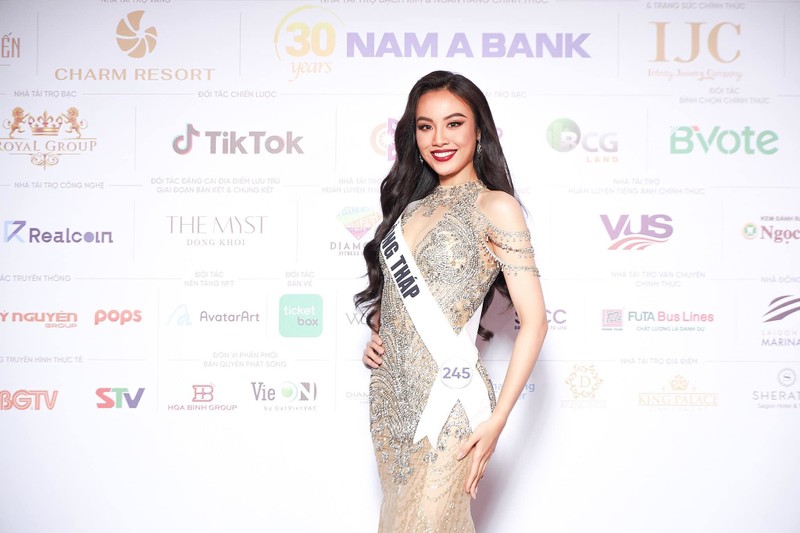 A hau Thao Nhi Le, Thuy Tien: Nguoi la rich kid, nguoi tung nang 90 kg-Hinh-16