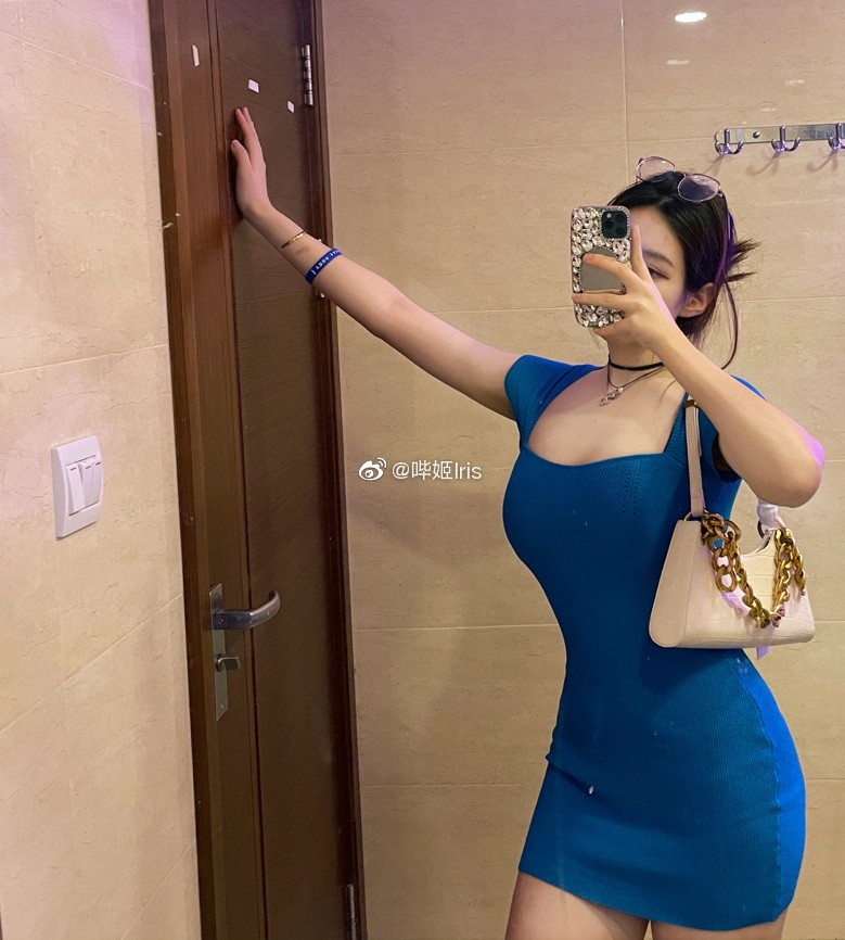 Nu sinh Quang Dong kheo mac chiec vay bodycon-Hinh-4