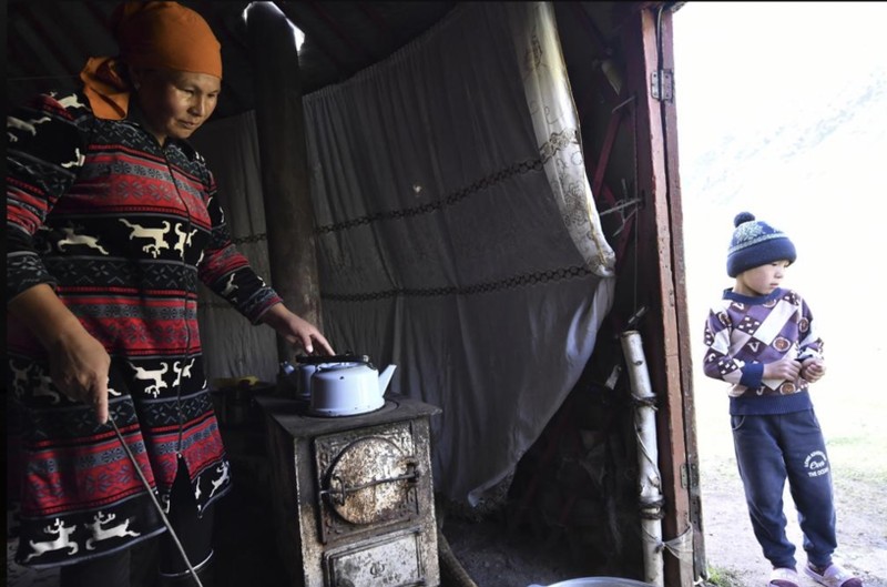 Kyrgyzstan trong mua len men sua ngua-Hinh-8