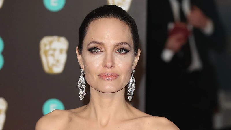 Lan khoe eo hiem hoi cua Angelina Jolie-Hinh-4