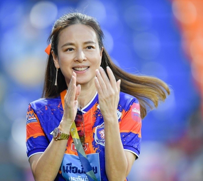 Madam Pang chuc mung Thai Lan thang Viet Nam 3-0