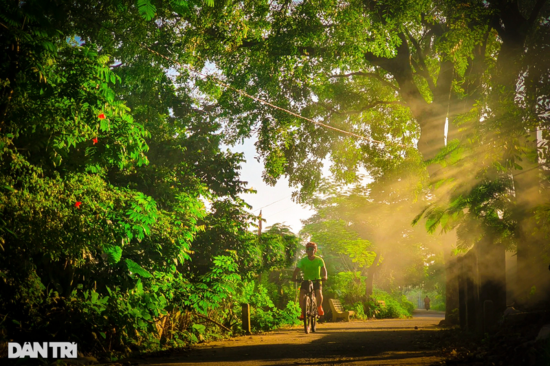 Tan huong ky nghi, nguoi dan thanh thoi dap xe dao khap Ha Noi-Hinh-18