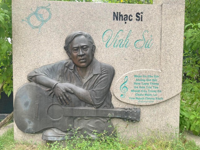 'Vua nhac sen' Vinh Su 3 lan tu 'xay mo' cho minh-Hinh-4