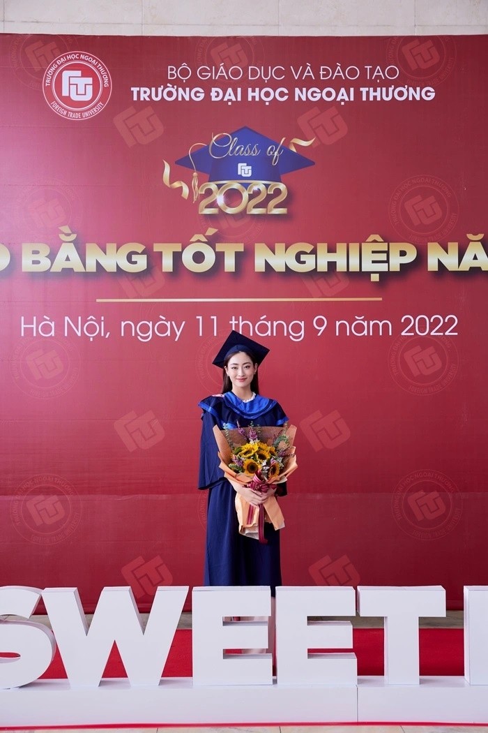 My nhan Viet rang ro trong trang phuc cu nhan ngay tot nghiep-Hinh-3