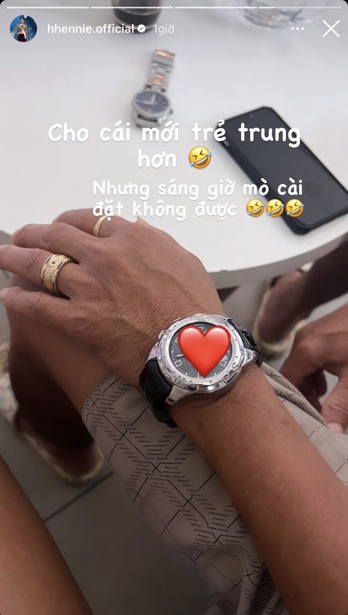 Giau nhu H'Hen Nie: Mua vang tu Dubai, dong ho hang hieu-Hinh-5