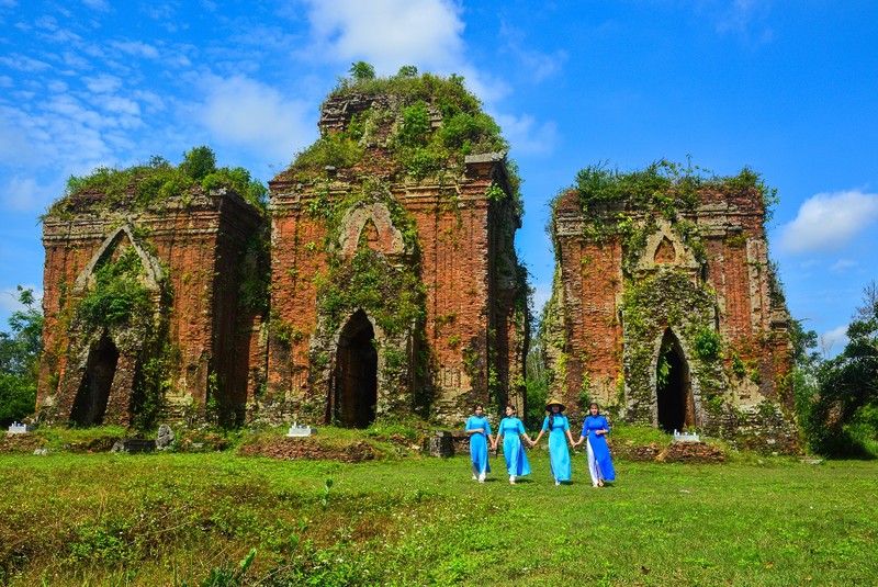 Bi an chu viet tren bia da Cham co o Quang Nam-Hinh-9