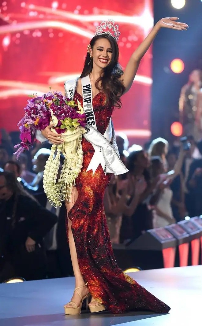 Ngam nhan sac hoa hau Miss Universe va Miss Grand 10 nam qua-Hinh-8