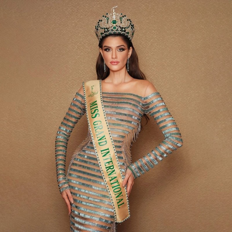 Ngam nhan sac hoa hau Miss Universe va Miss Grand 10 nam qua